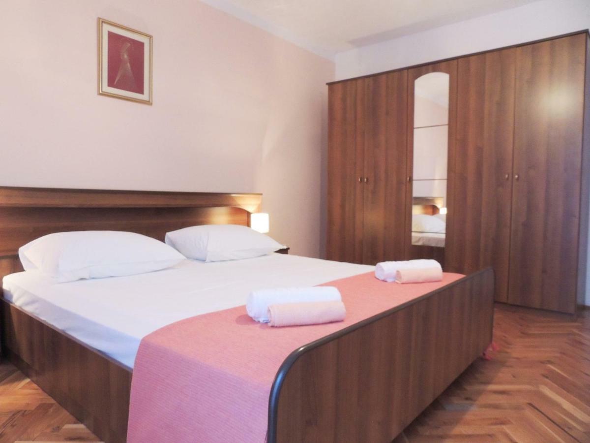 Apartments Jelena Паг Экстерьер фото