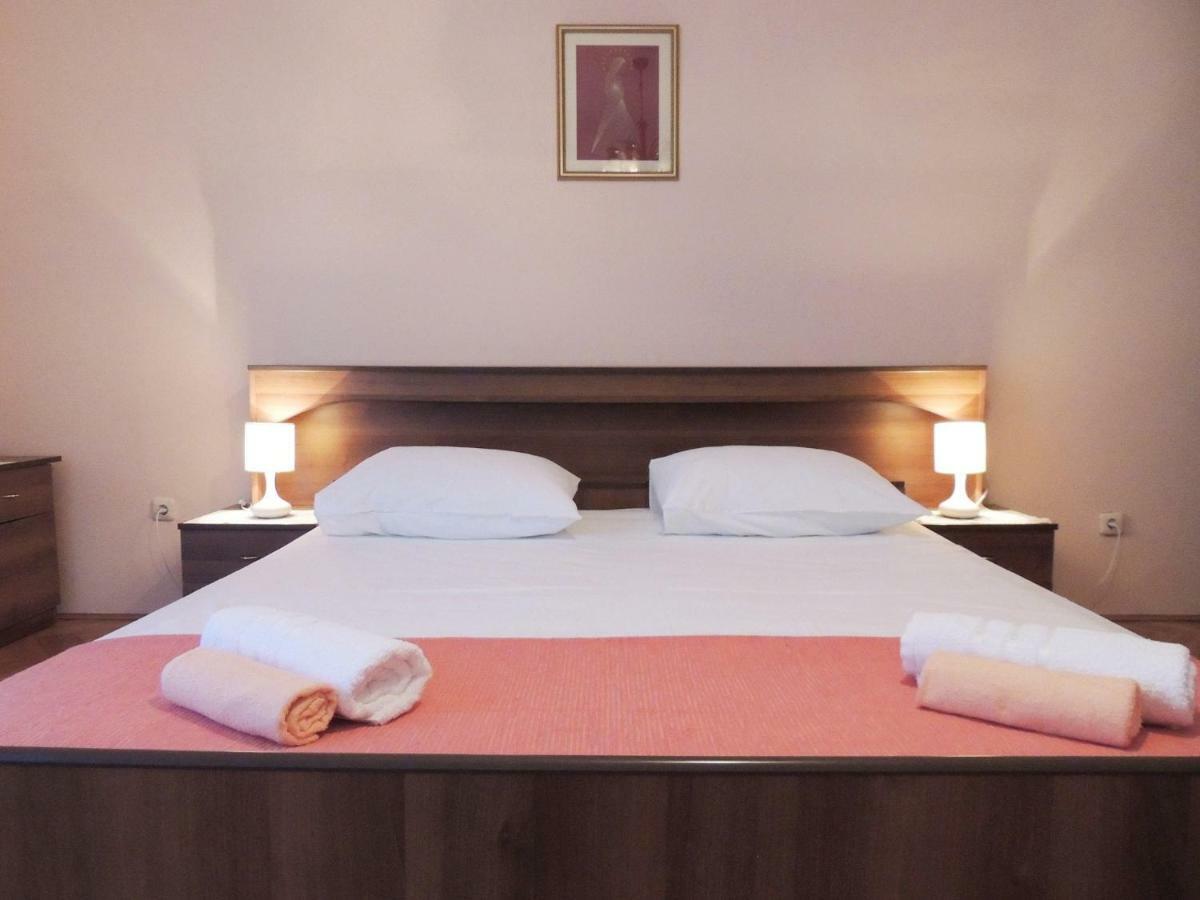 Apartments Jelena Паг Экстерьер фото