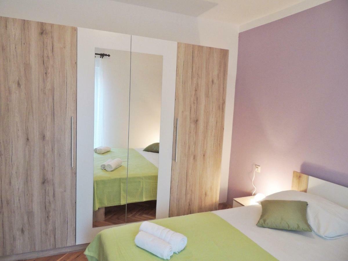 Apartments Jelena Паг Экстерьер фото